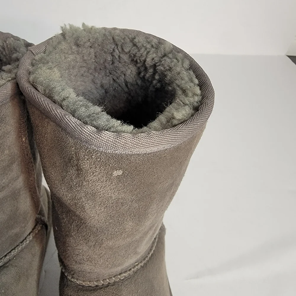 Ugg Boots Classic Short Sz 7 Gray Sheepskin Lined 5825